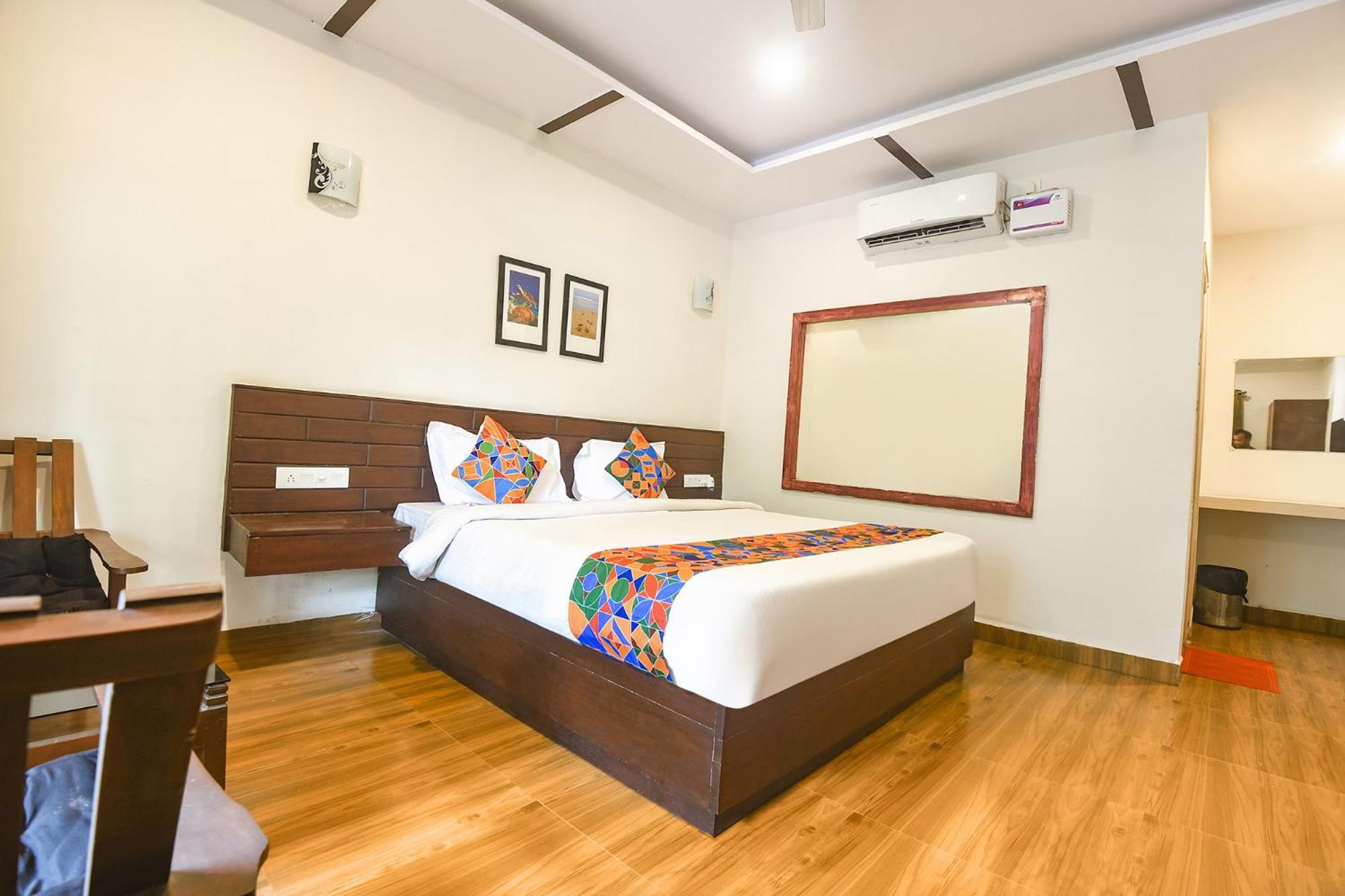 Fabhotel La Volga - Nr Morjim Beach Dış mekan fotoğraf