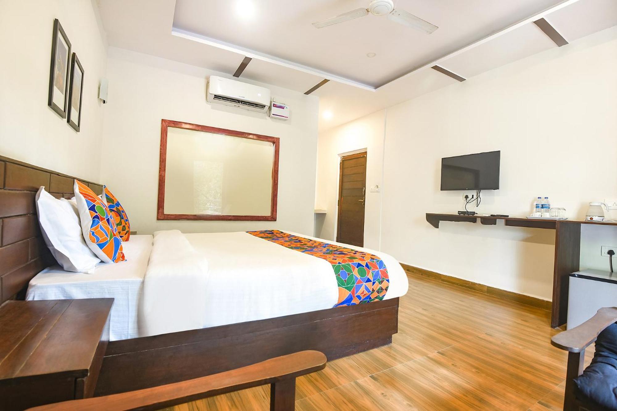 Fabhotel La Volga - Nr Morjim Beach Dış mekan fotoğraf