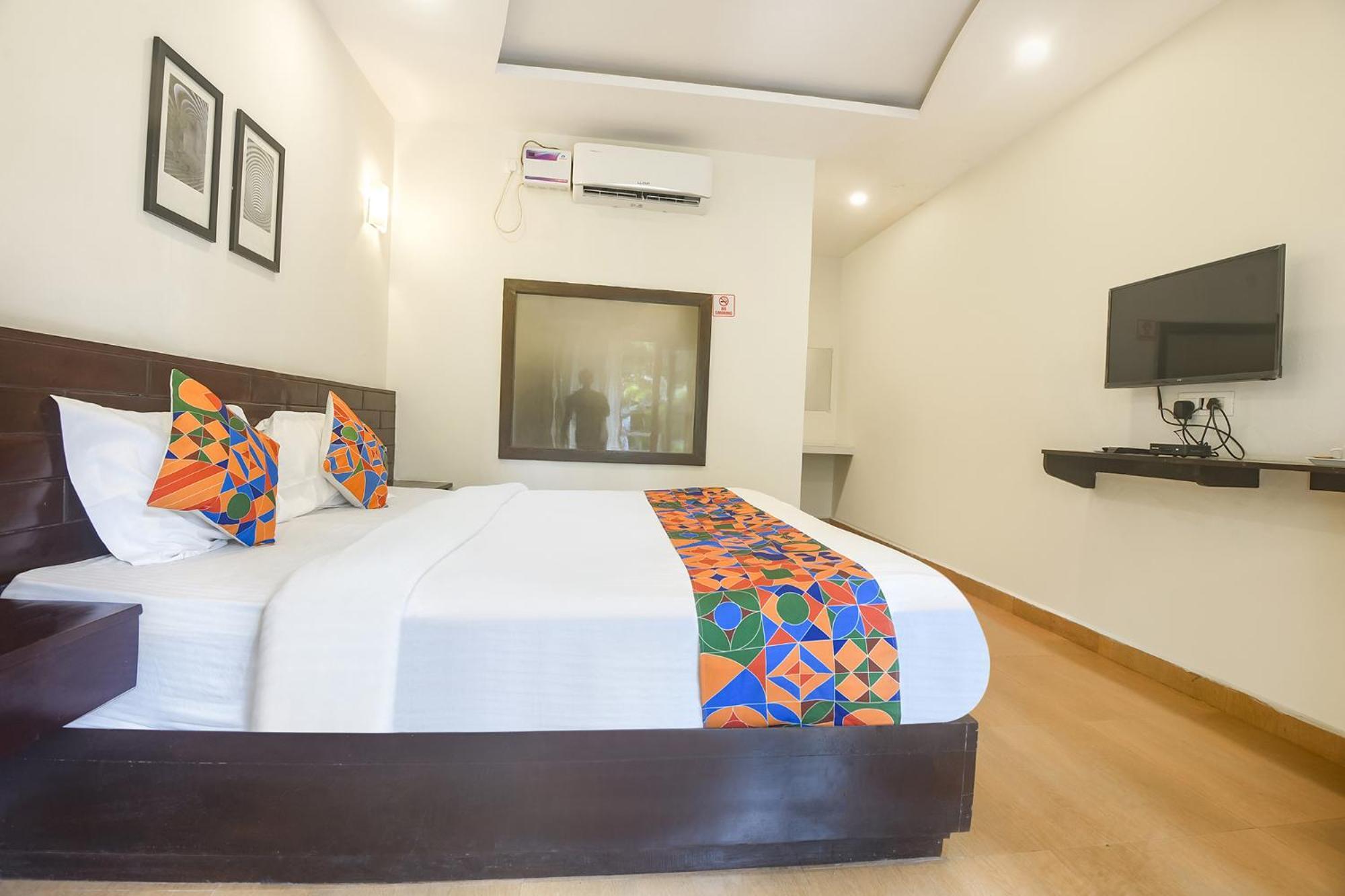 Fabhotel La Volga - Nr Morjim Beach Dış mekan fotoğraf